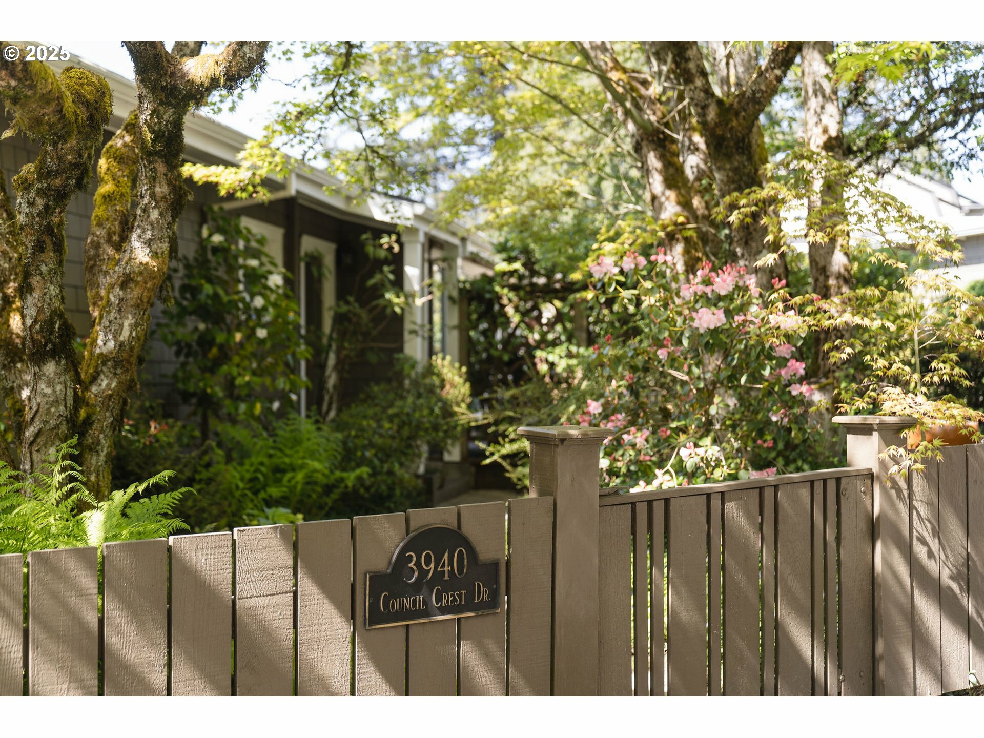 Property Photo: 3940 SW Council Crest Dr OR 97239