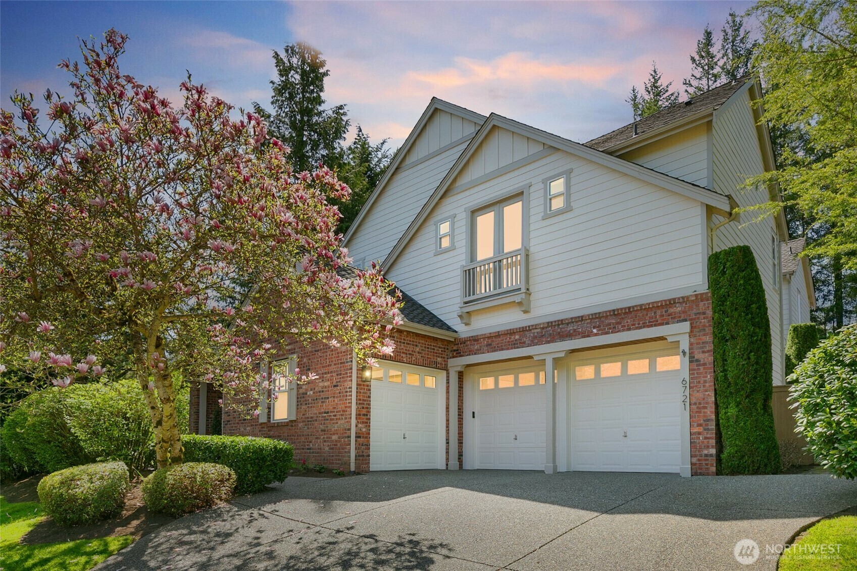 Property Photo: 6721 Azalea Way SE WA 98065
