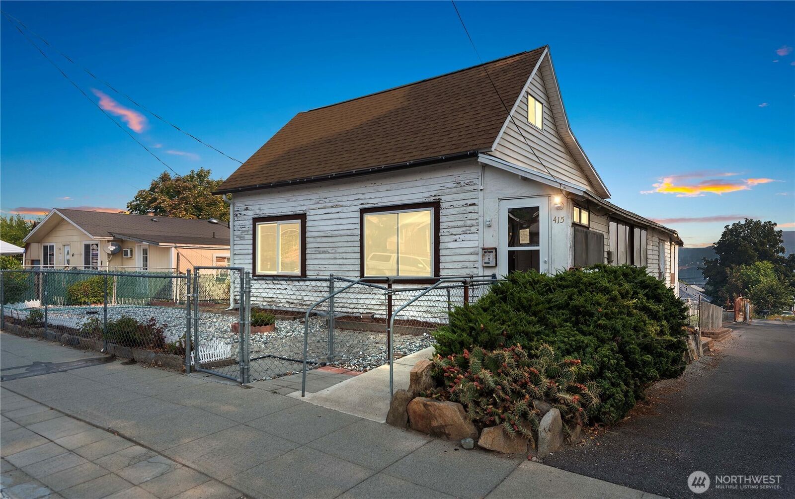 Property Photo: 415 Walker St WA 98801