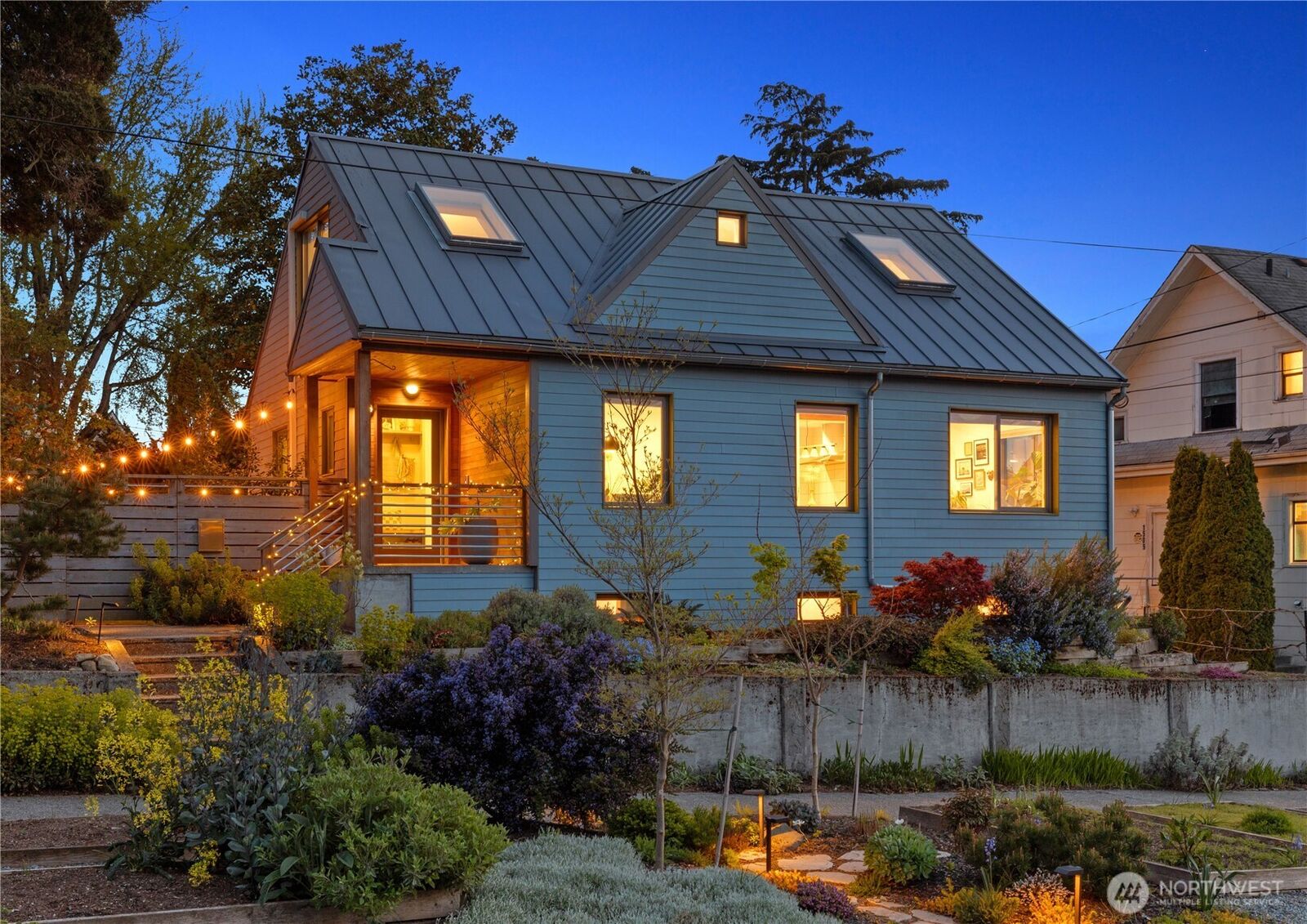 Property Photo:  1515 S Winthrop Street  WA 98144 