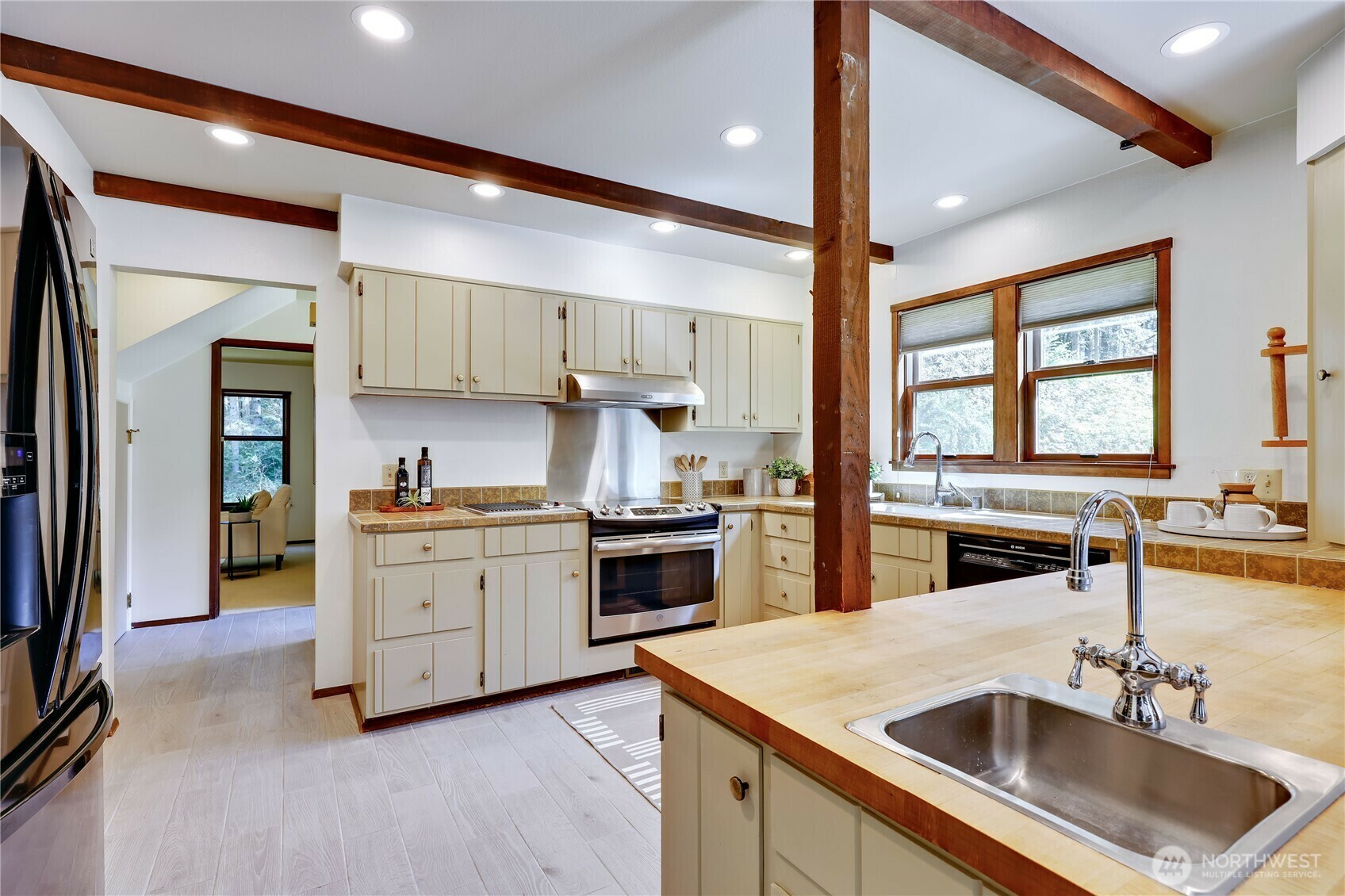 Property Photo:  8401  Quail Hill Road  WA 98110 