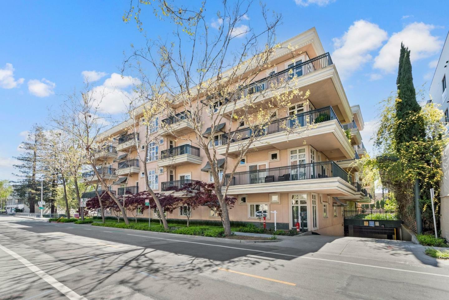 Property Photo: 200 Sheridan 103 CA 94306