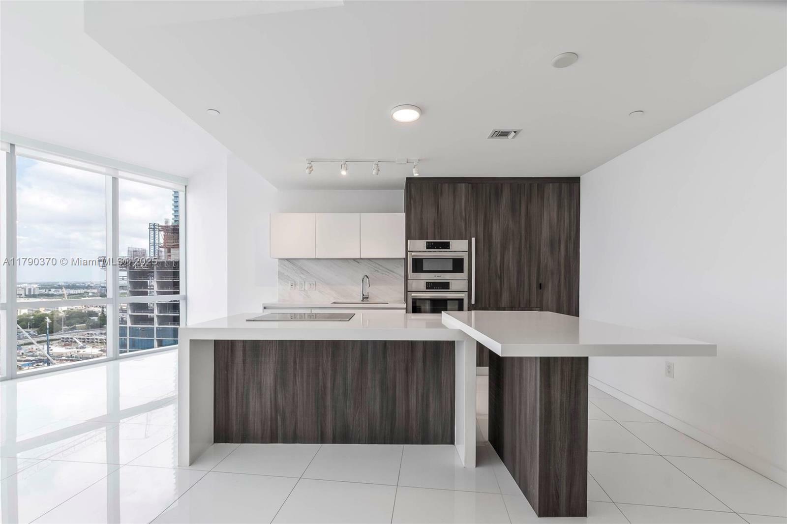 Property Photo: 851 NE 1st Ave 1904 FL 33132