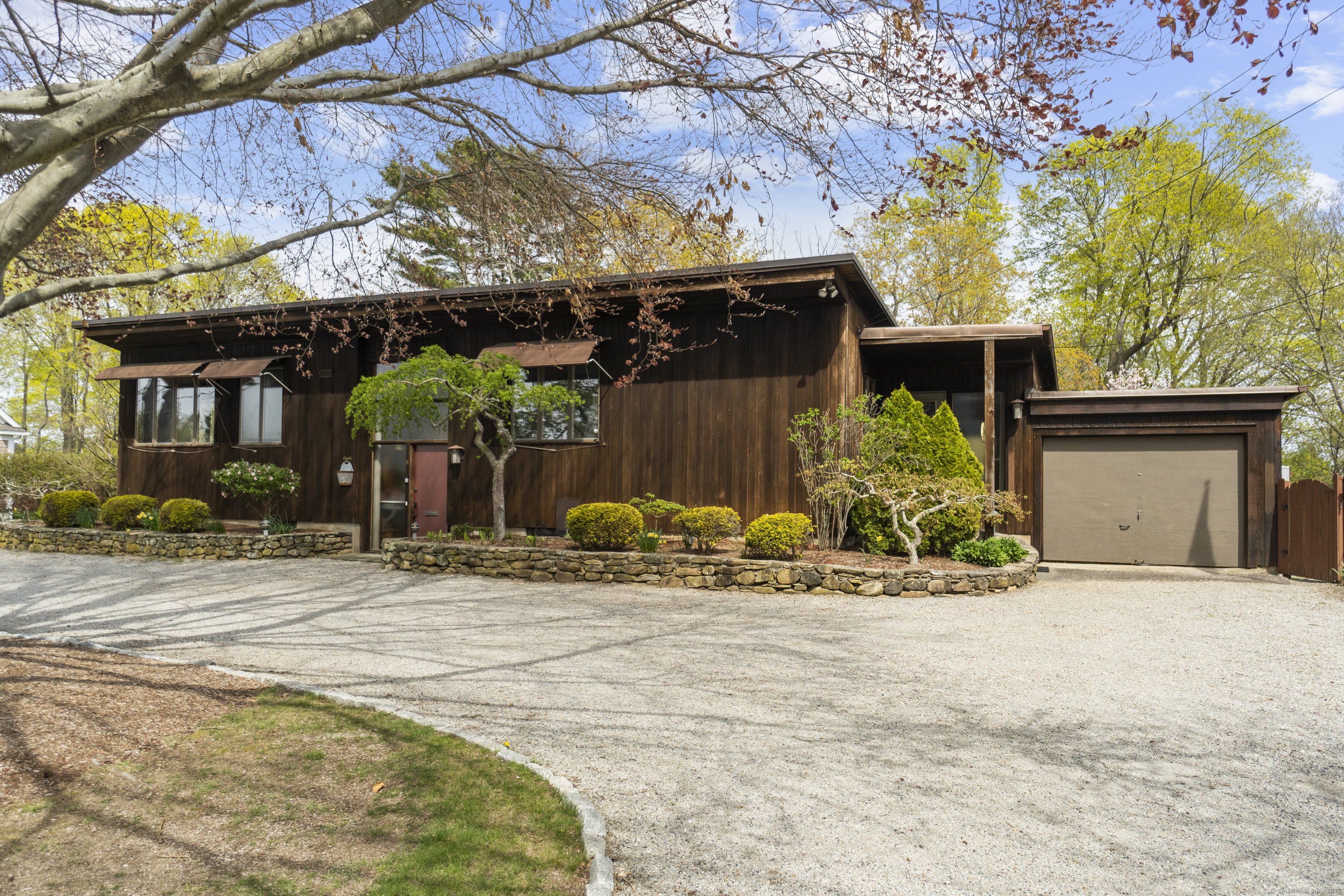 Property Photo: 8 Cromwell Place CT 06475