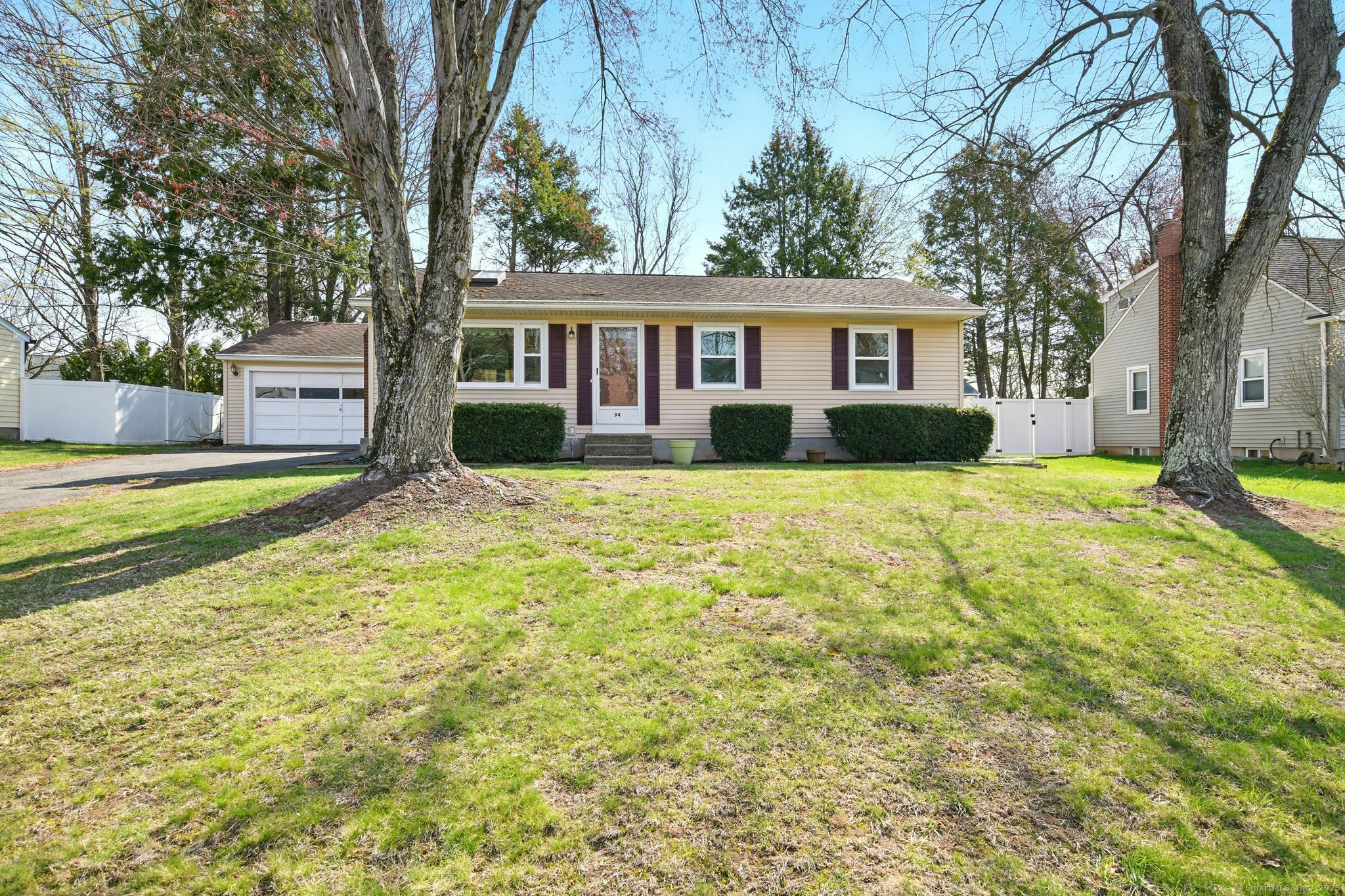 Property Photo: 94 Maple Ridge Drive CT 06071