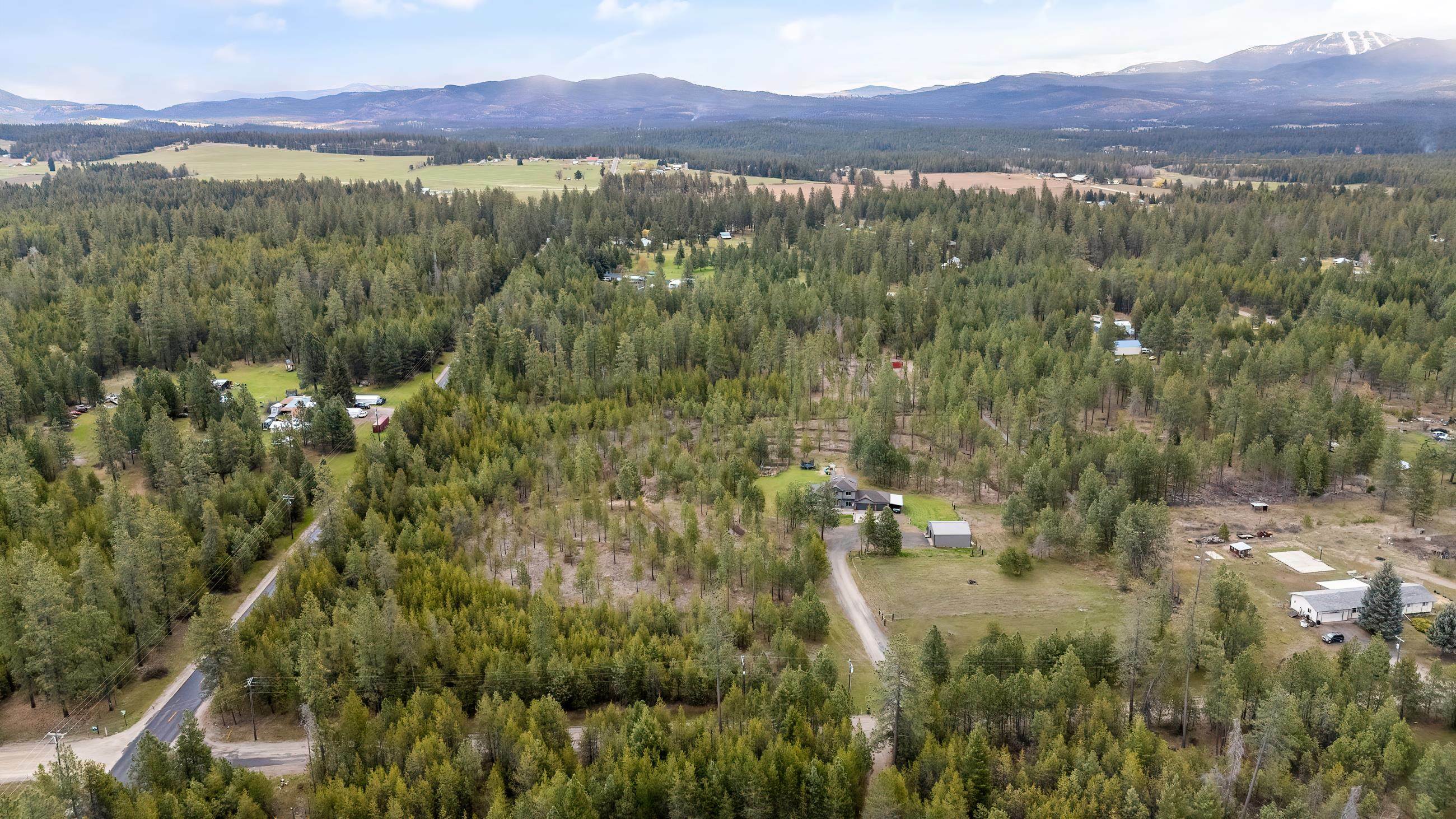 Property Photo: 39810 N Hardesty Ln WA 99009