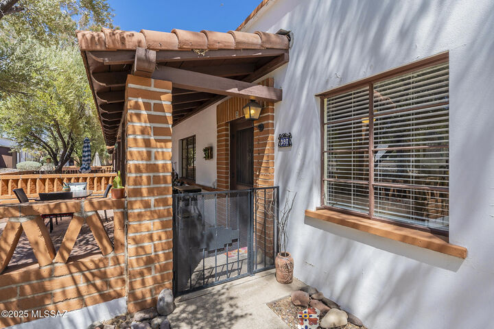 Property Photo: 387 S Paseo Quinta D AZ 85614