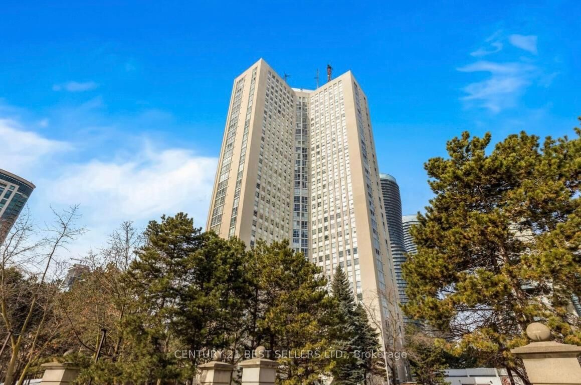 Property Photo:  3650 Kaneff Crescent 1803  ON L5A 4A1 