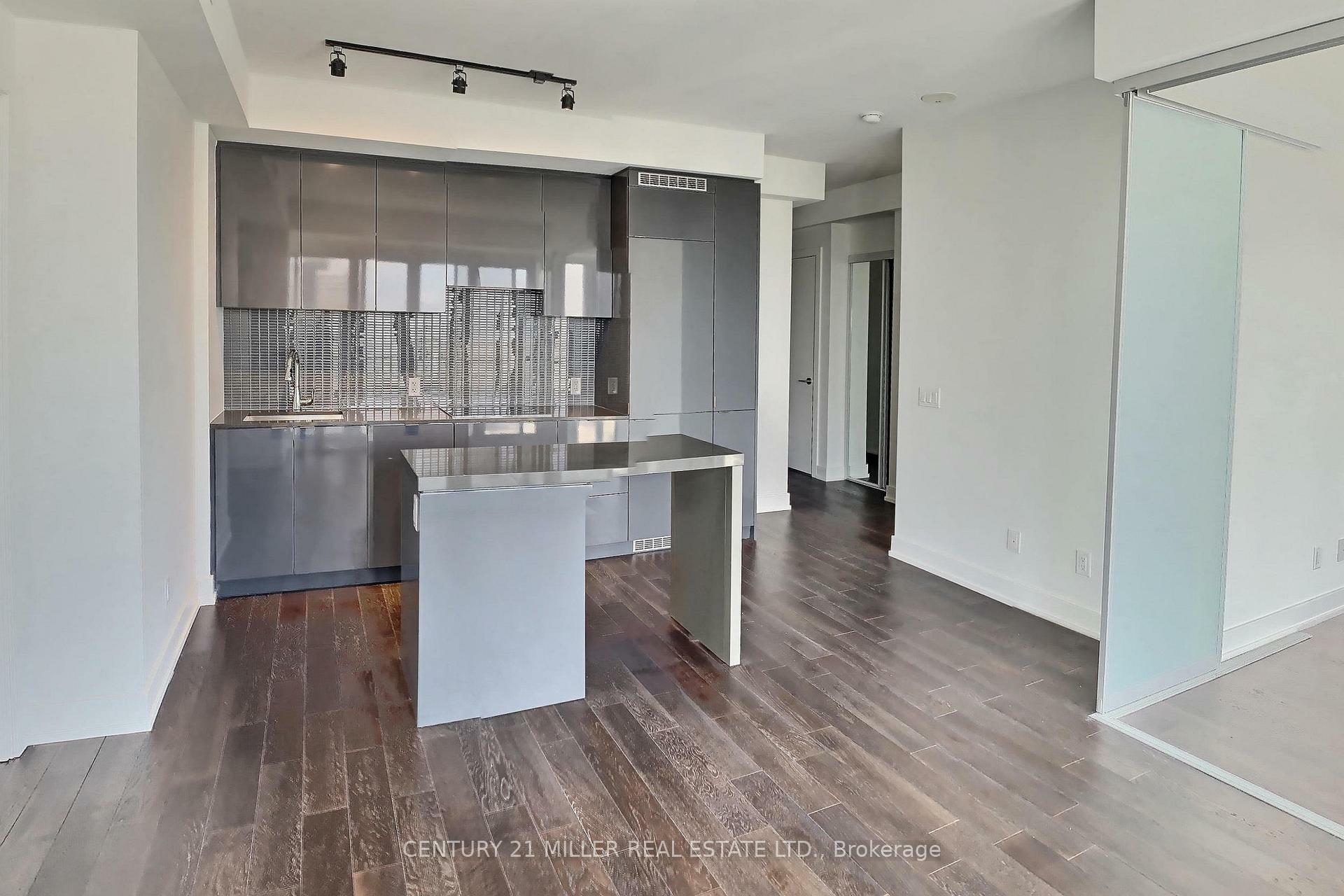Property Photo: 7 Grenville Street 3207 ON M4Y 0E9