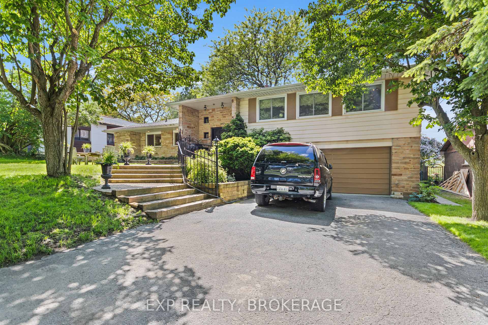 Property Photo: 197 Fairway Hill Crescent ON K7M 2V5