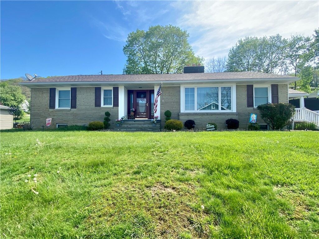 Property Photo: 1007 Vine St PA 15089