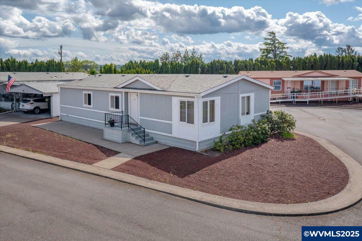 Property Photo: 2410 Lancaster (962) Dr SE 962 OR 97317