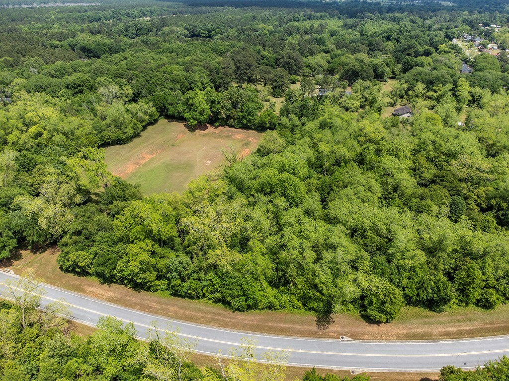 Property Photo: 2906 Barnaby Dr GA 31721