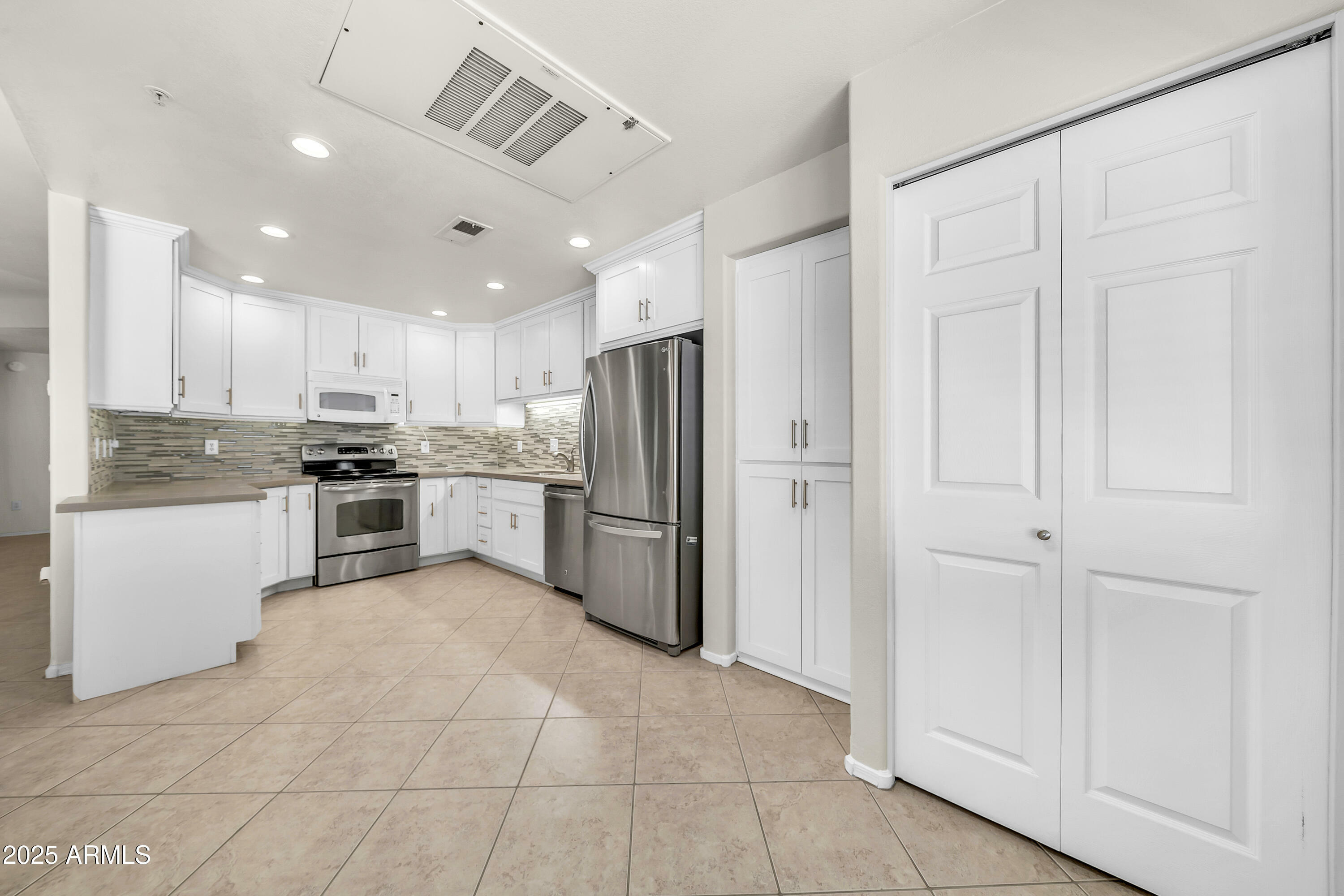 Property Photo: 15151 N Frank Lloyd Wright Boulevard 1088 AZ 85260