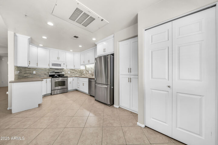 Property Photo:  15151 N Frank Lloyd Wright Boulevard 1088  AZ 85260 