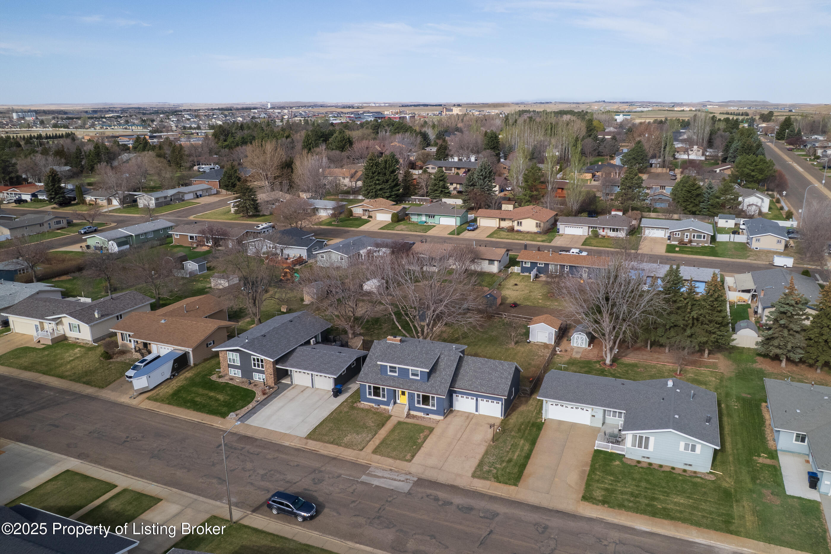 Property Photo: 1161 11th Avenue W ND 58601