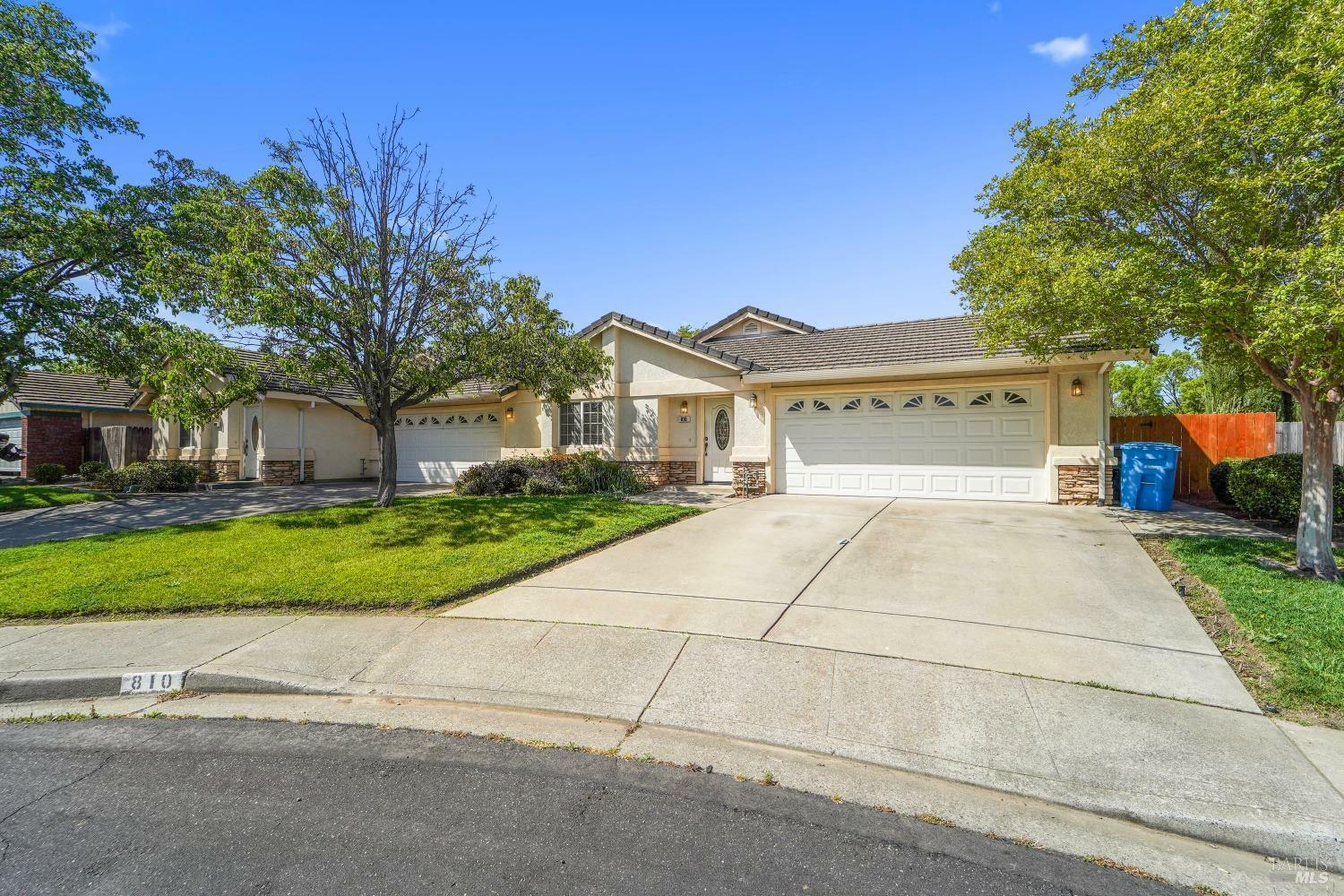 Property Photo: 808 810 Kingman Drive CA 95687