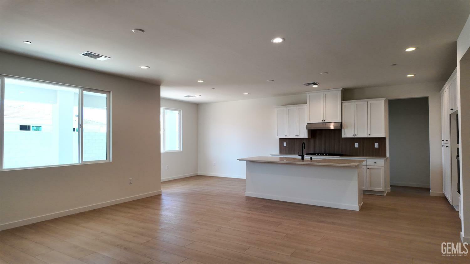Property Photo: 12819 Kinnick CA 93311