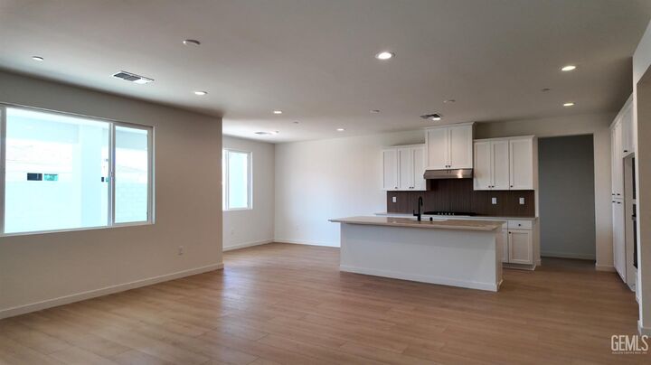 Property Photo: 12819 Kinnick CA 93311