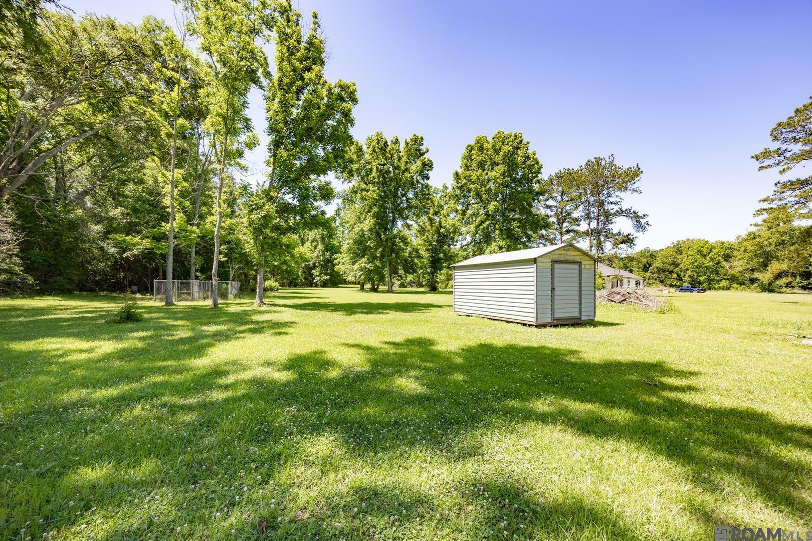Property Photo: 2830 Country Plaza Ave LA 70791