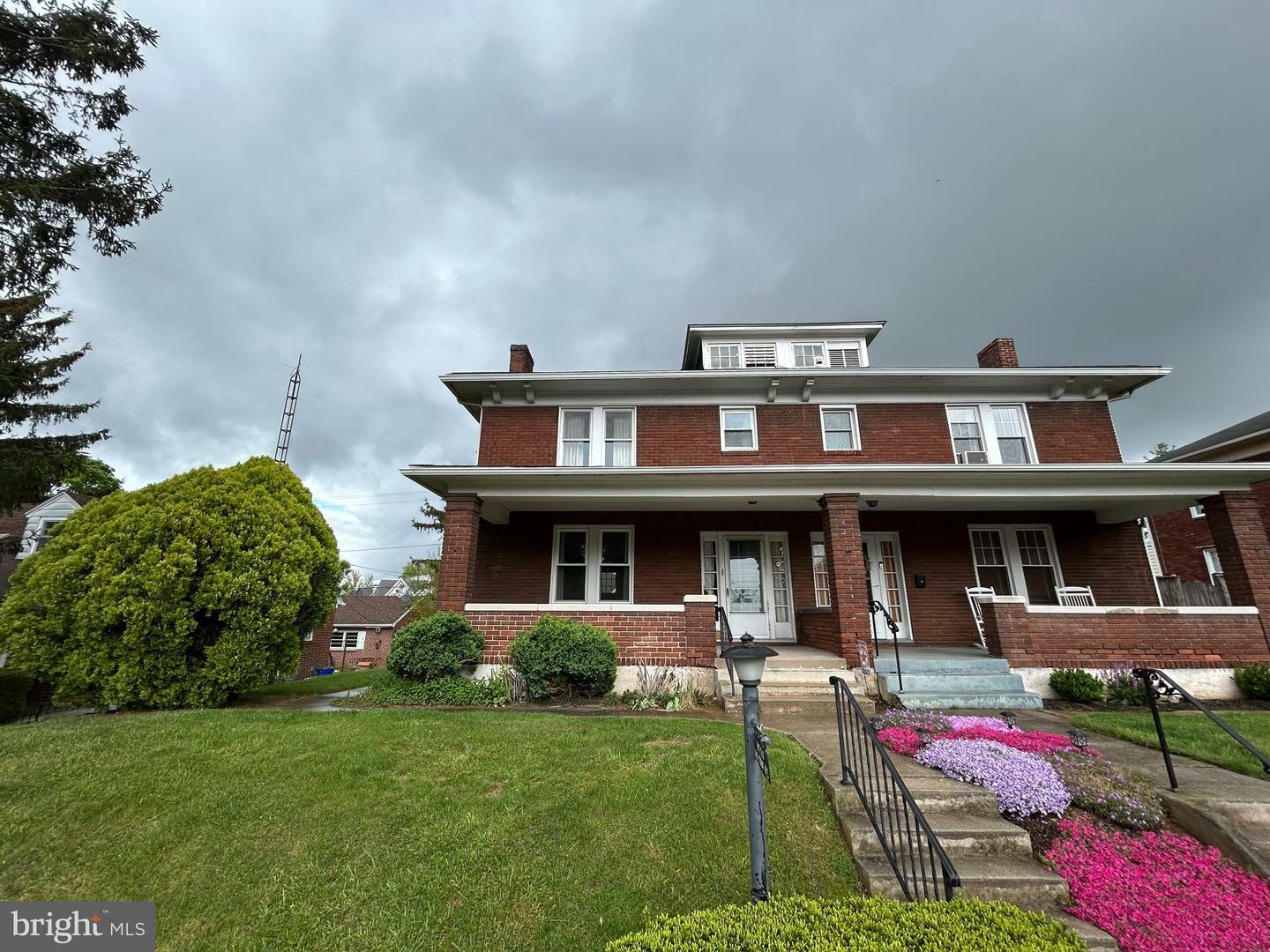 Property Photo: 1421 3rd Avenue PA 17403