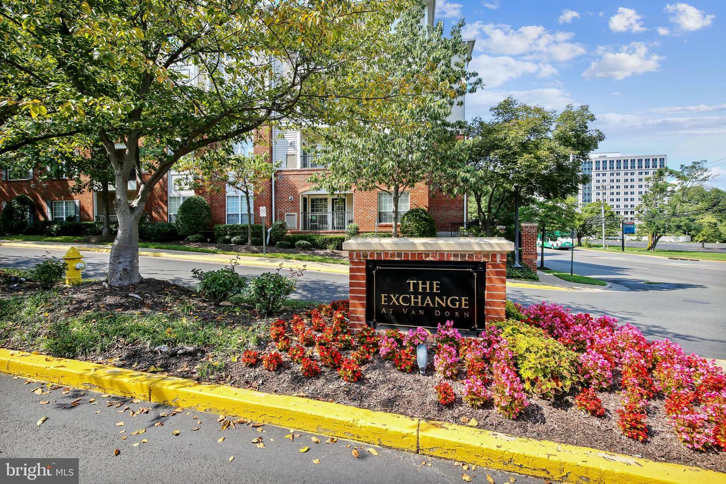 Property Photo: 4860 Eisenhower Avenue 388 VA 22304