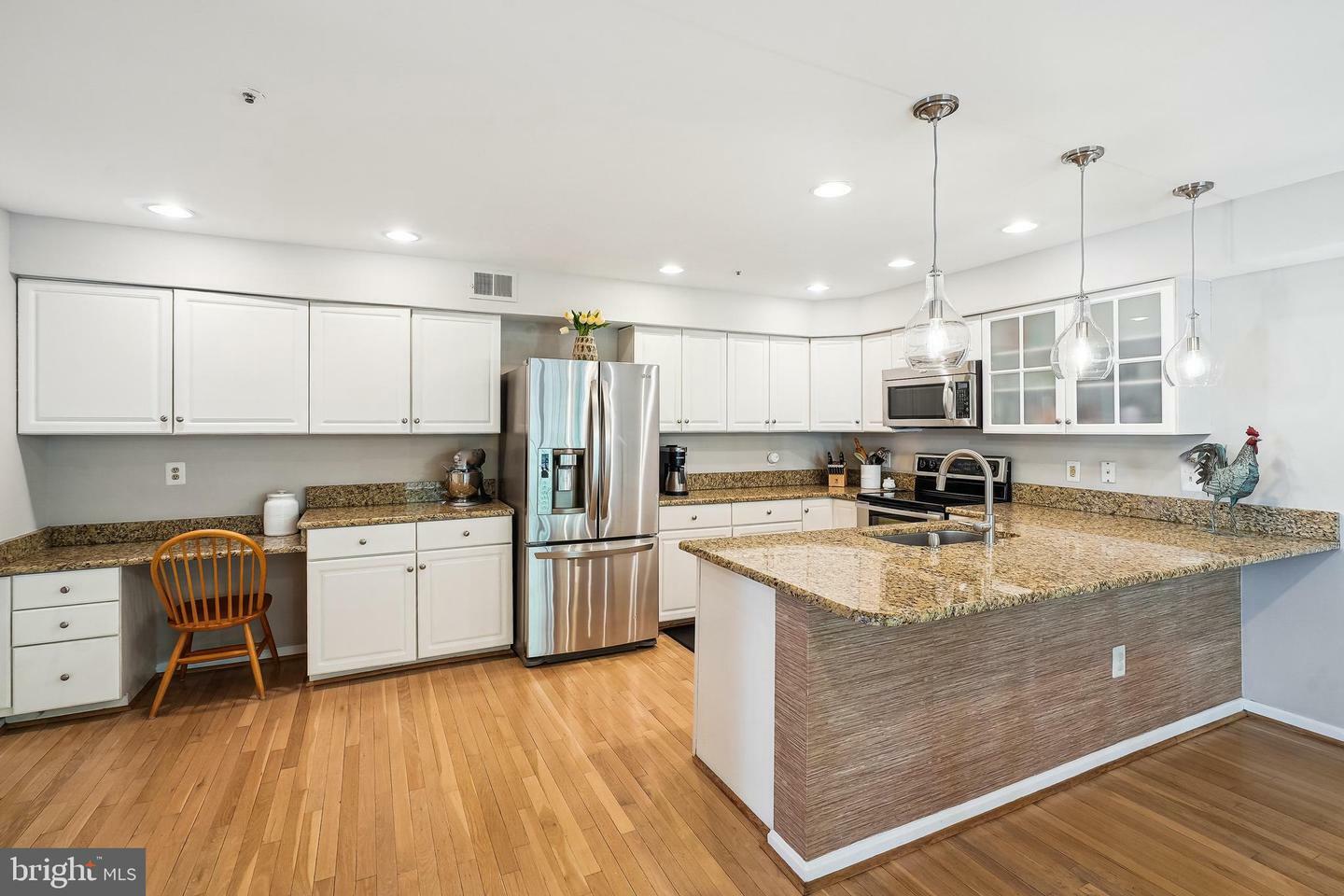 Property Photo: 463 Fortress Way VA 22125
