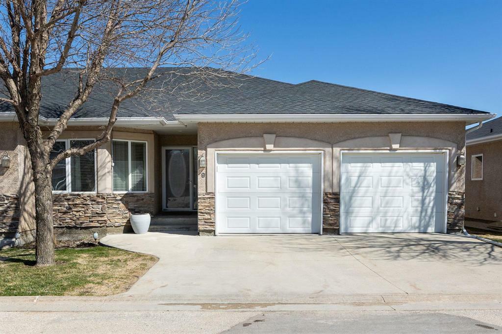 351 Loewen Boulevard  Steinbach MB R5G 0K9 photo