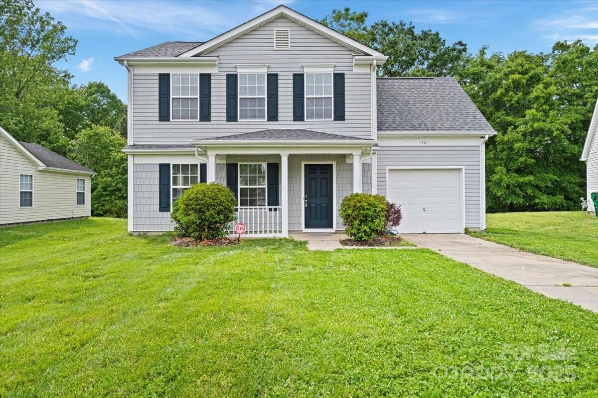 Property Photo: 1427 Nature Place NC 28214
