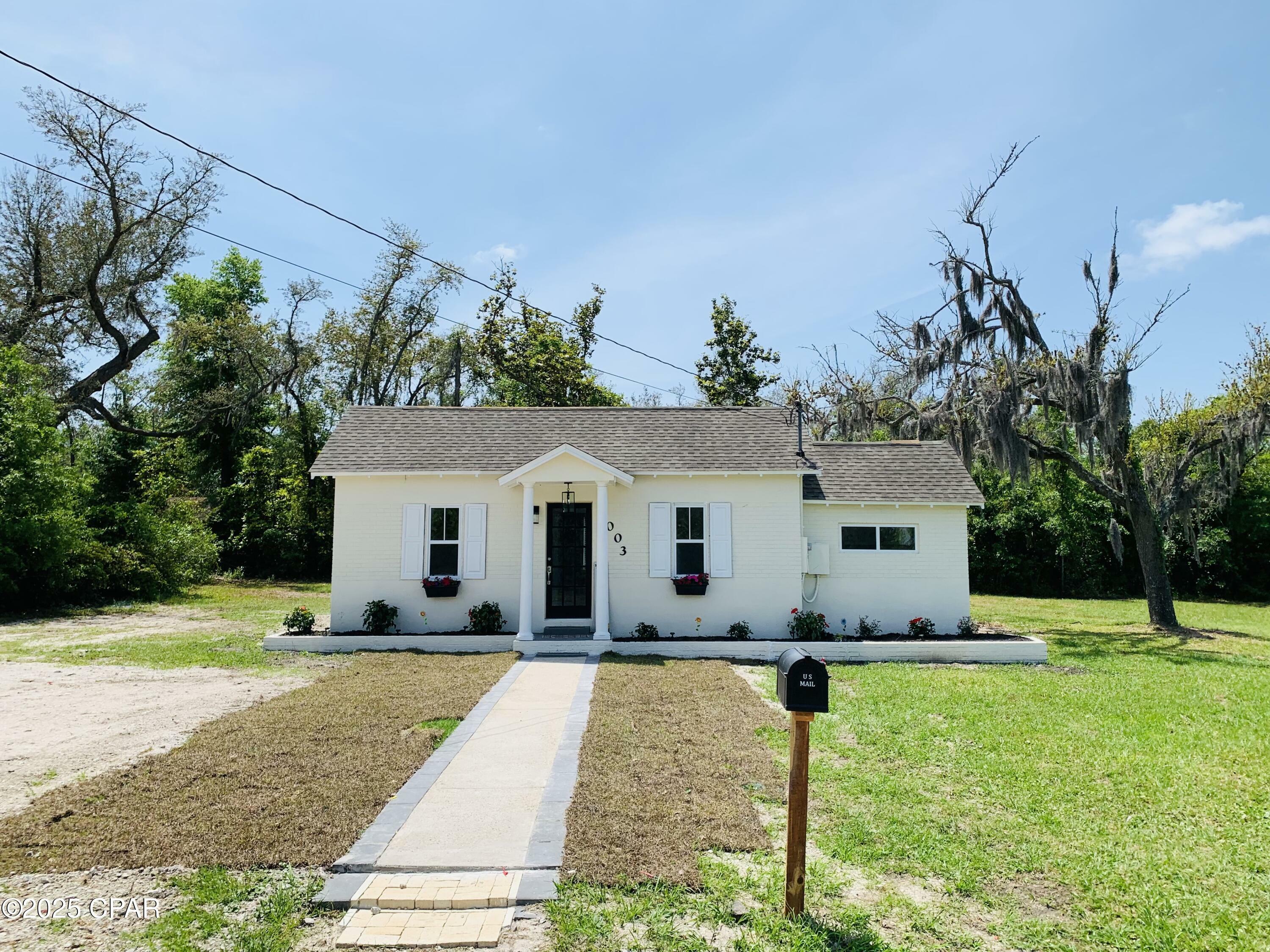 Property Photo: 1003 E 8th Street FL 32444