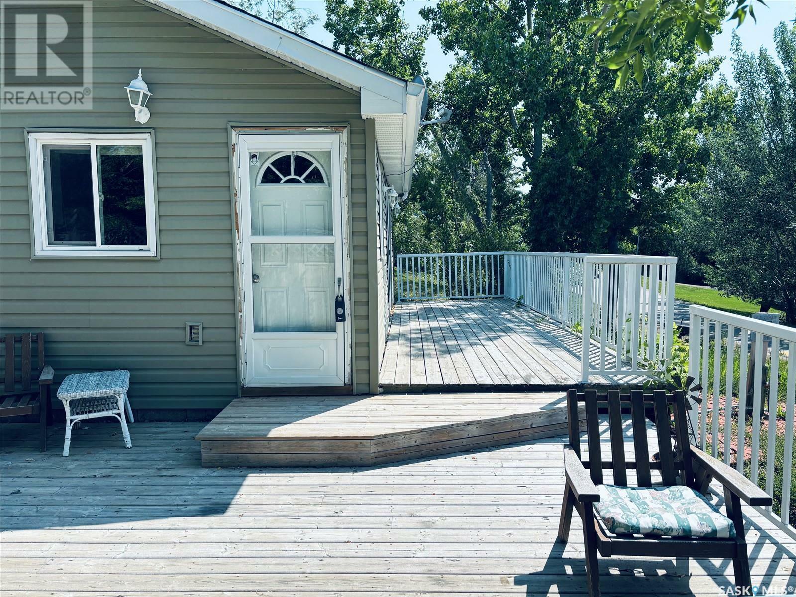 Property Photo: 502 Ashland Avenue SK S0G 4L0