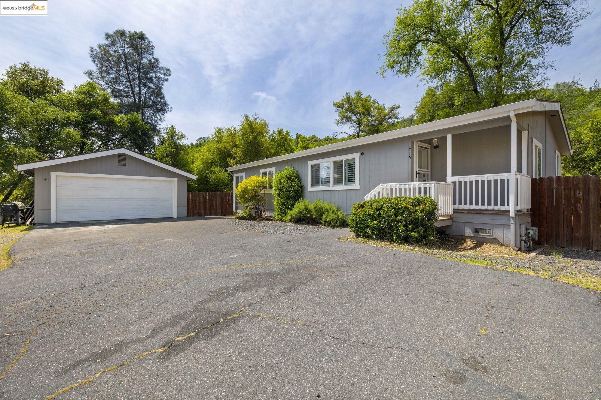Property Photo: 415 Arbona Cir CA 95370