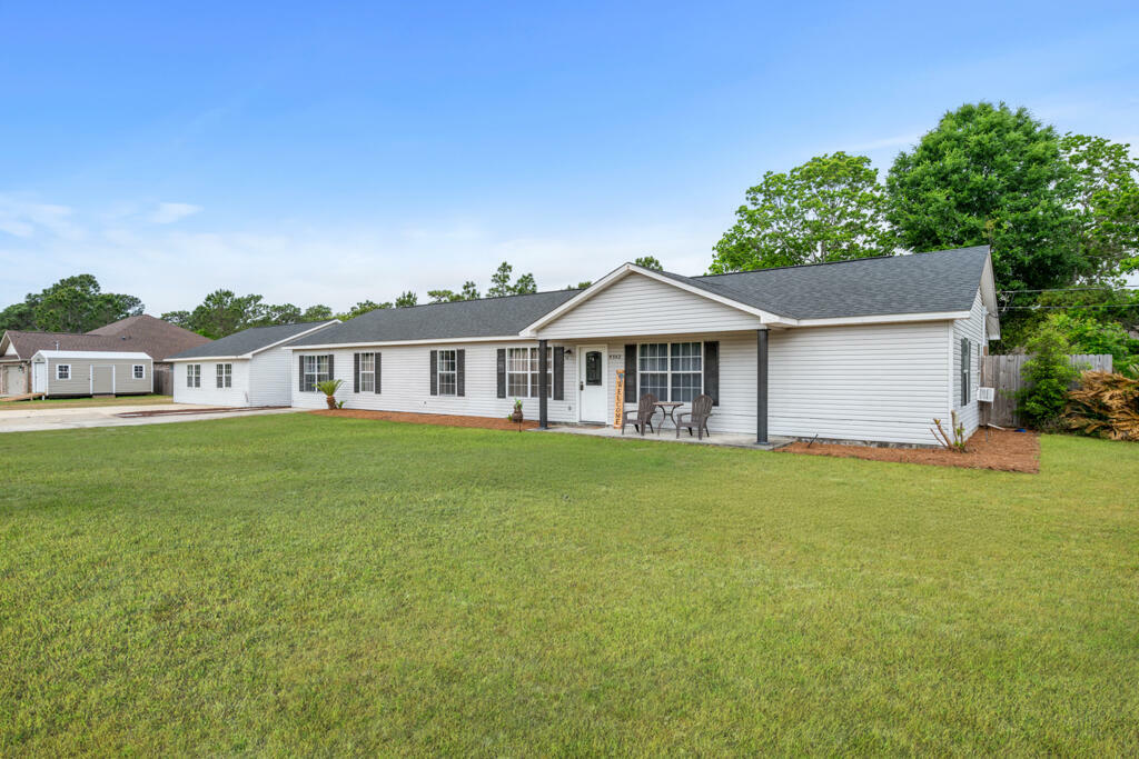 Property Photo: 9382 E River Drive FL 32566