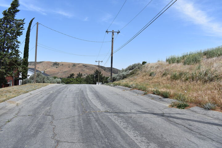 Property Photo: 42624 Arrowrock Drive CA 93532