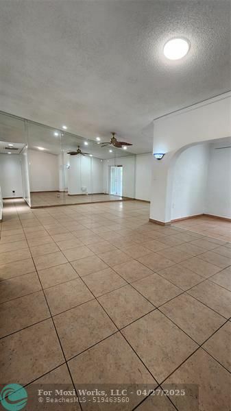 Property Photo: 721 SW 96th Ave FL 33025
