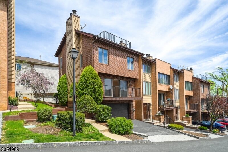 Property Photo: 7 Yorkview Dr NJ 07020