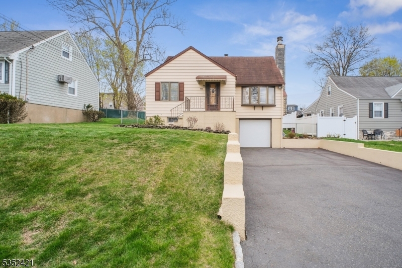 Property Photo: 40 Ridgeview Dr NJ 07424