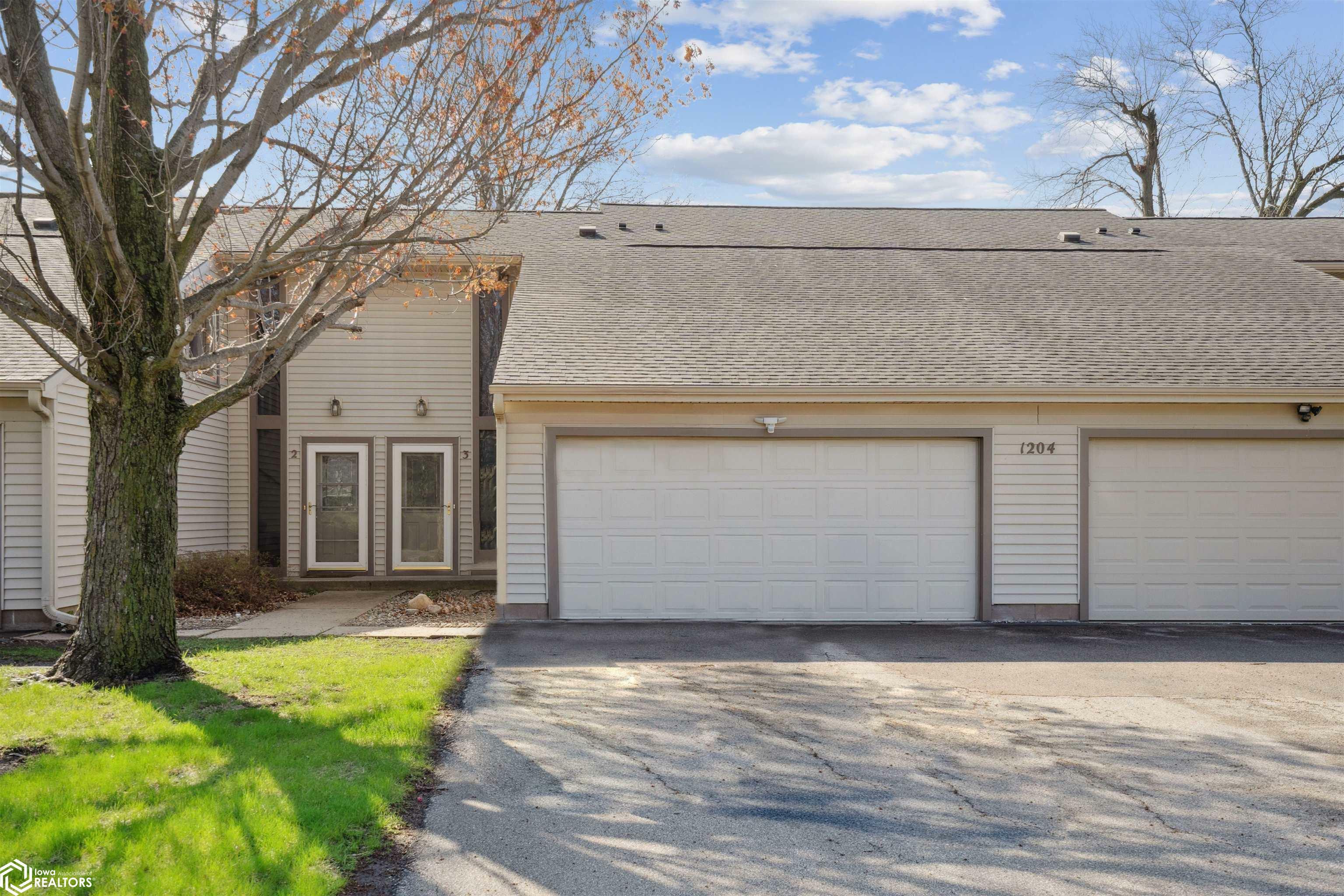 Property Photo: 1204 (Unit 3) S 12th Street 3 IA 50158