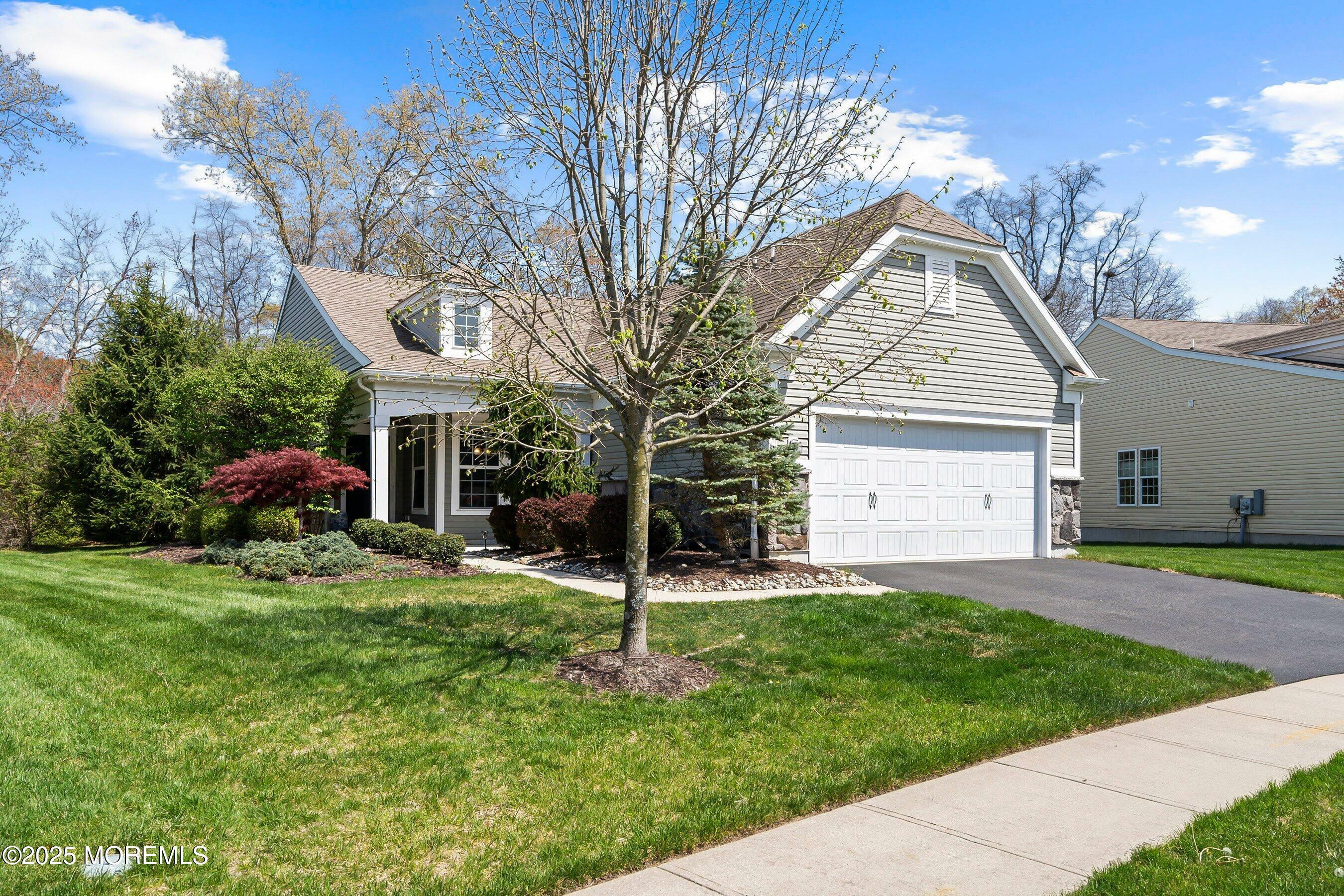 3 W Fontaine Way  Farmingdale NJ 07727 photo