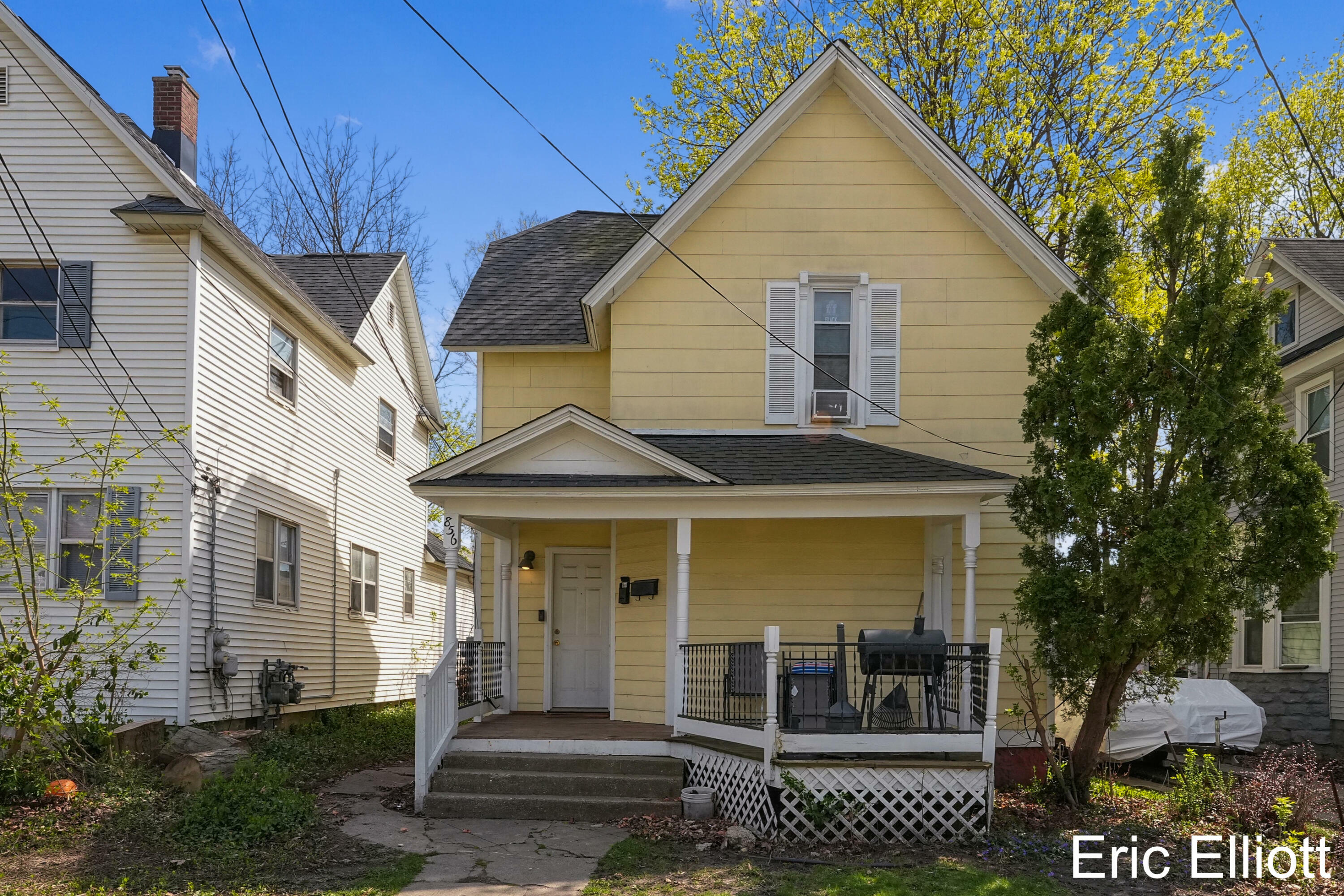 856 3rd Street NW  Grand Rapids MI 49504 photo