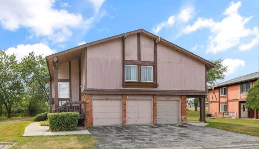 Property Photo: 744 Manteca Court 4 IL 60484
