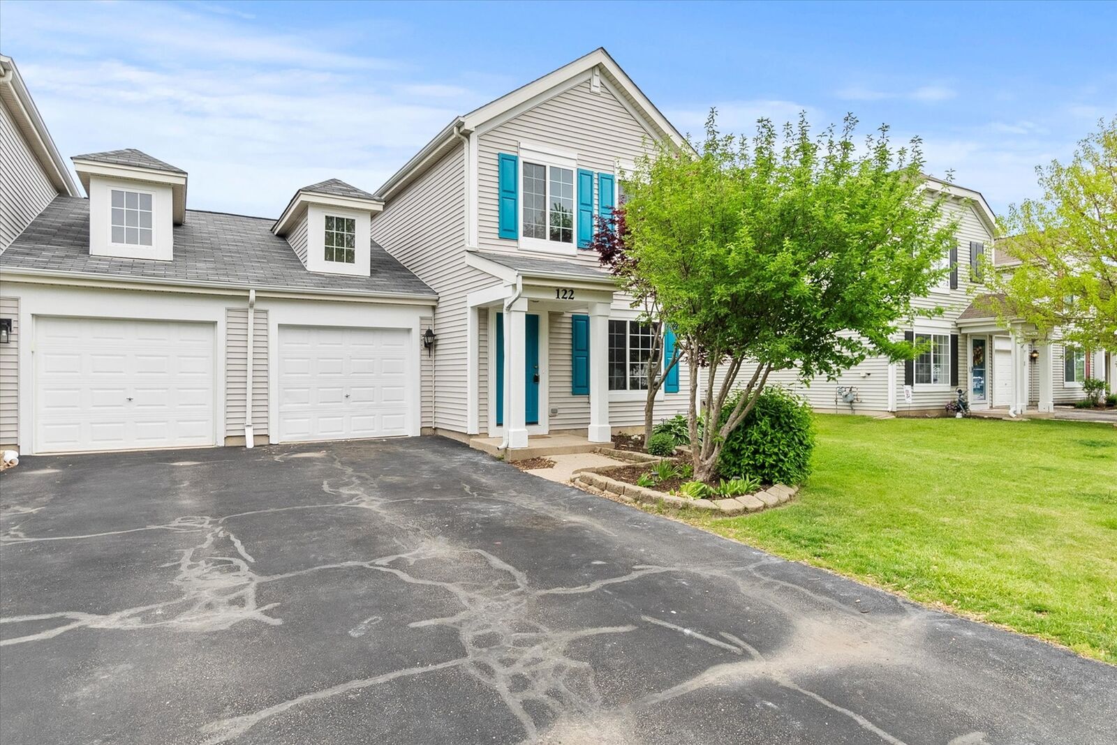 Property Photo:  122 W Aldridge Lane  IL 60073 