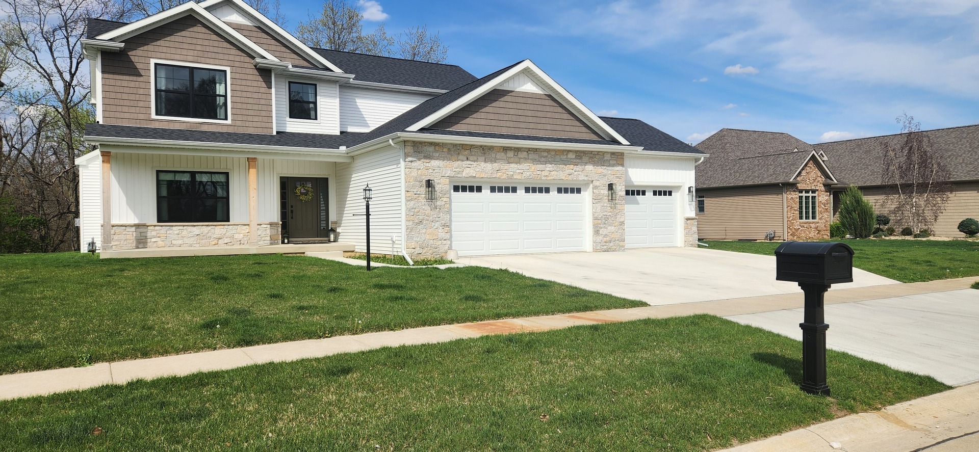Property Photo:  2102 Slade Lane E  IL 61853 