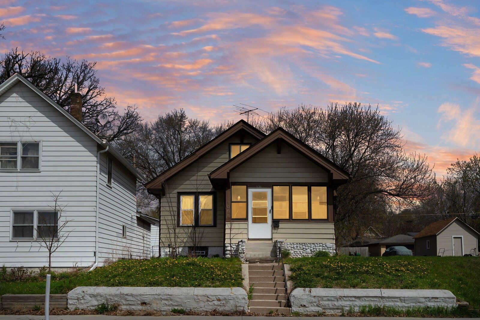 Property Photo:  1089 Hudson Road  MN 55106 