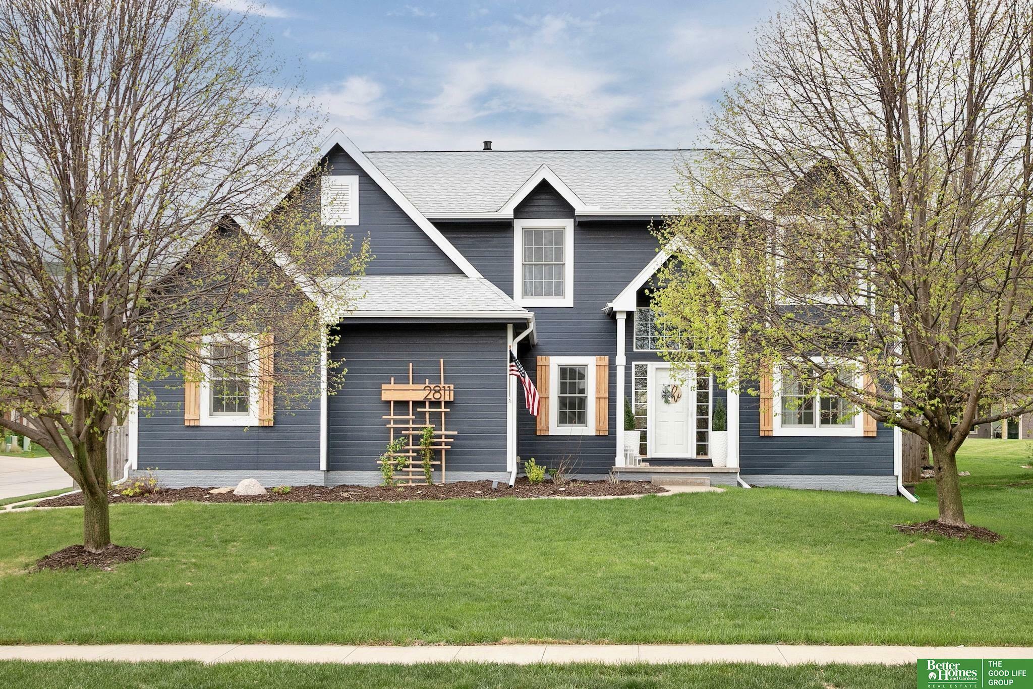 Property Photo: 2811 John Street NE 68133