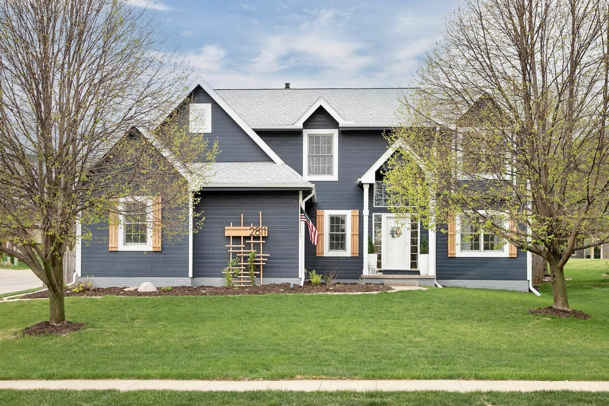 Property Photo:  2811 John Street  NE 68133 