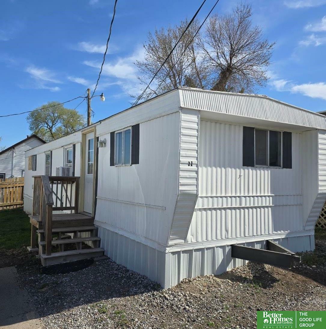 Property Photo: 135 Maple Street 11 NE 68059