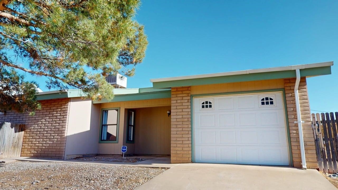 Property Photo:  2306 Mesa Ln  NM 88310 