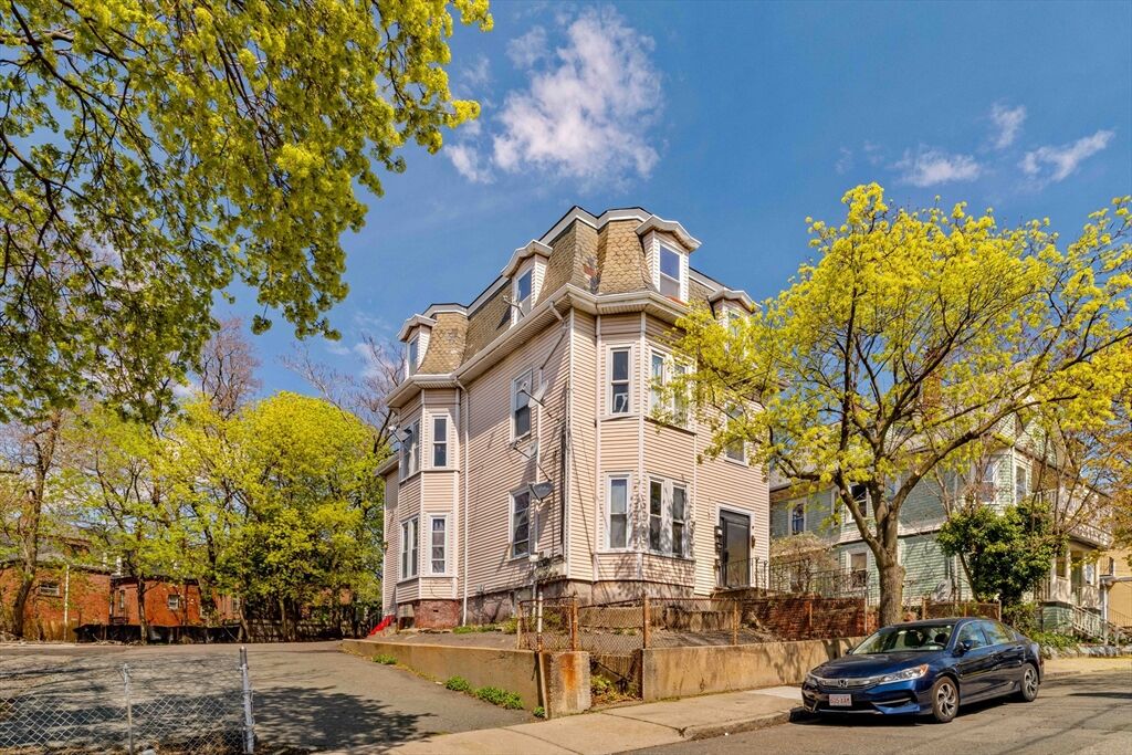 Property Photo:  34 Pinckney St  MA 02145 