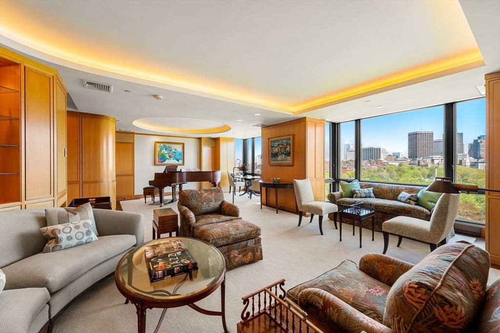 Property Photo:  2 Commonwealth Ave 14B  MA 02116 